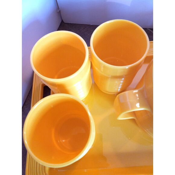 Vtg 1970s Yellow Melamine Pitcher Set with 5 Tumblers & Serving Tray Rubbermaid - Picture 4 of 5